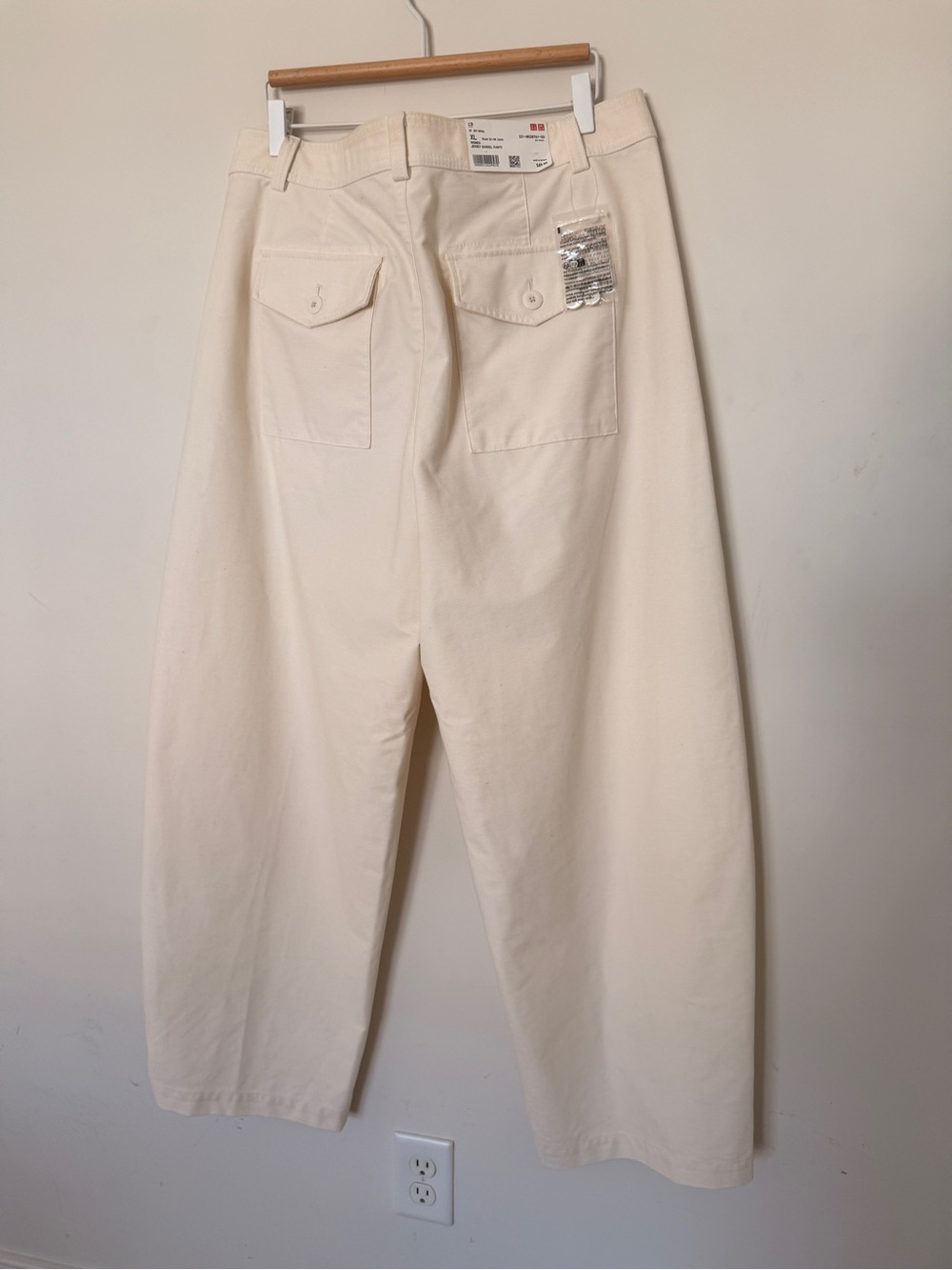 NWT Uniqlo Cream High-Rise Barrel Leg Pants